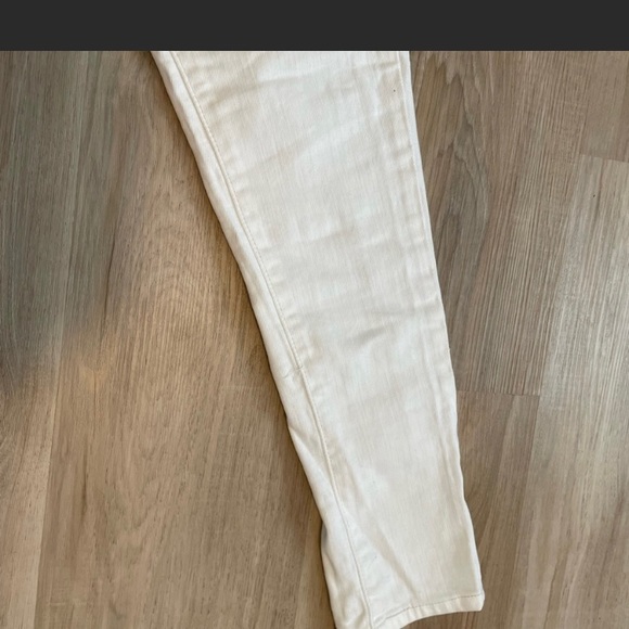 Levi’s White Skinny Legging Jeans - Picture 3 of 10